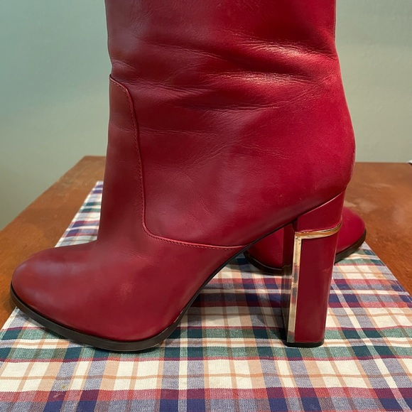 Calvin Klein booties- Size 11. Gently worn (maybe 3 times) - Picture 3 of 4
